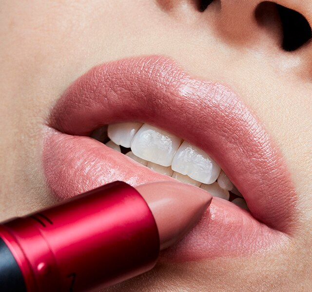 lipstick that stays on for hours